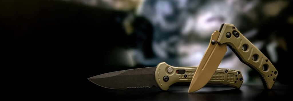Modernes Taschenmesser mit klappbarer Klinge und robustem Griff in Militär-Optik, perfekt für Outdoor und Survival.